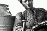Аты-баты, шли солдаты (1976)