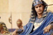 Тут - сериал / Tut (2015)